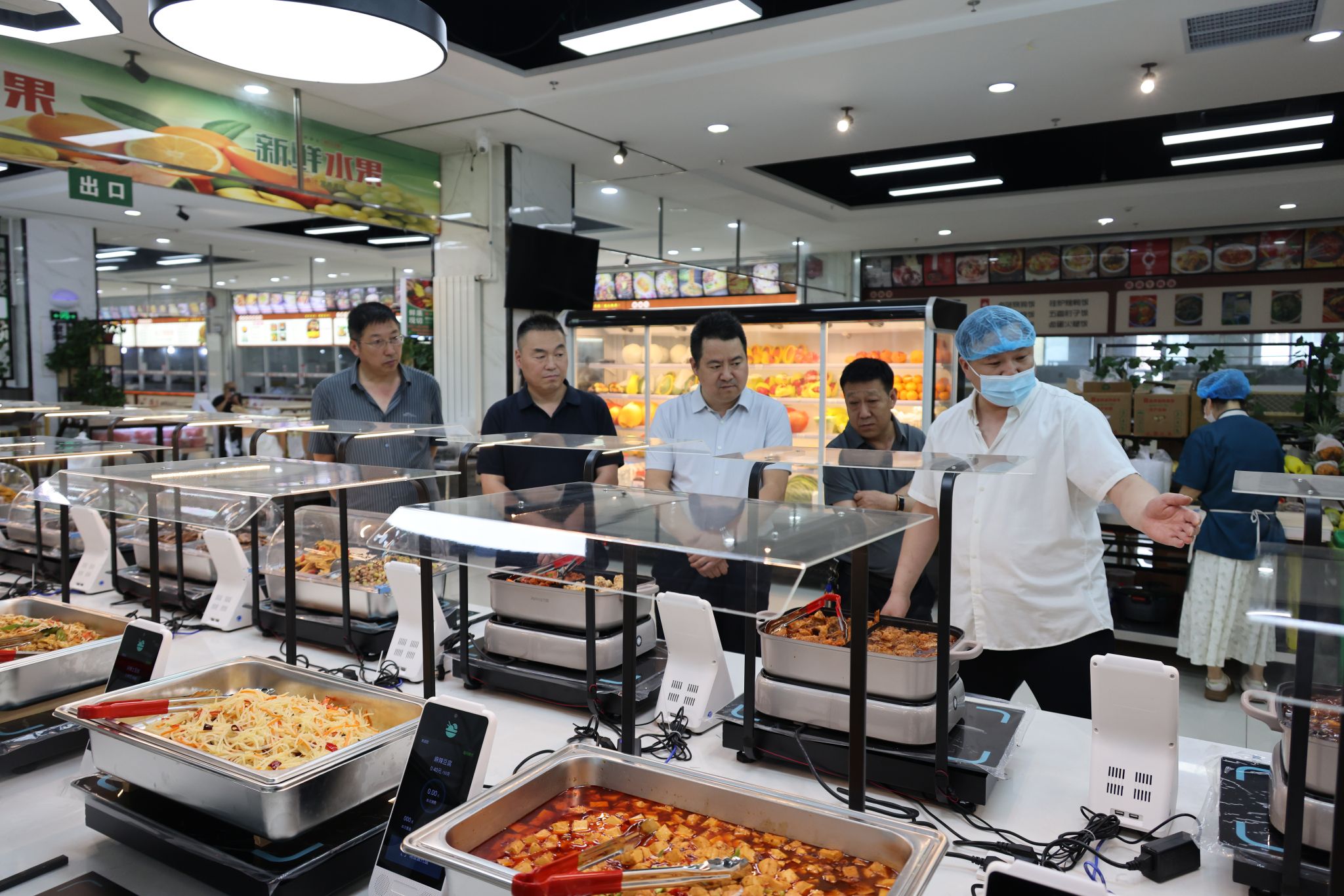 校领导深入餐厅检查食品安全工作